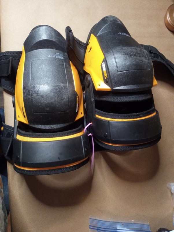 Toughbuilt KP-G3 Thigh Support Stabilization Knee Pads Professional Nice Used 