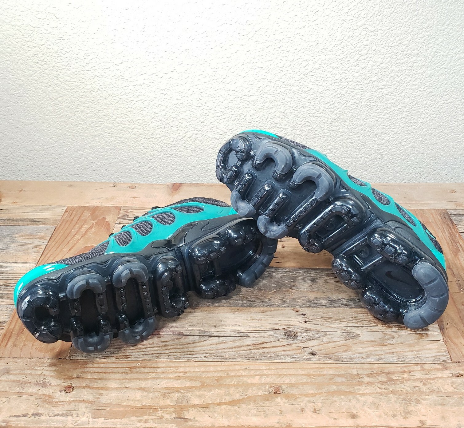Size 11.5 Nike Air Vapormax Plus Mens Shoes Black~Emerald "Eagles" 924453-013 thumbnail 5