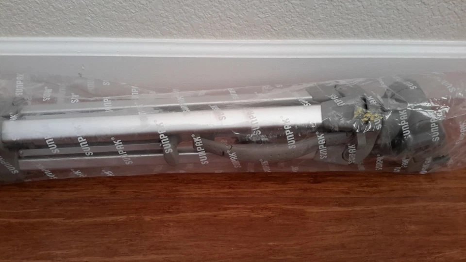 Sunpak 7001DX (620-070Dx) Medium Duty Tripod/pan head Exctended 58.3" Weigt 2.9L - Image 4 of 4