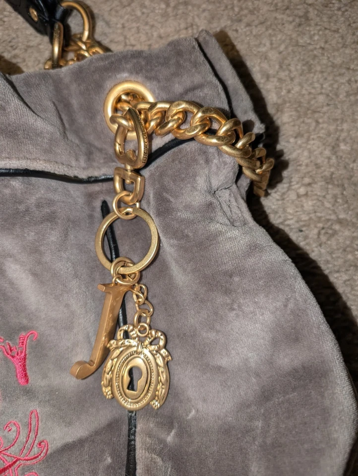 Raro Bolso de Mano de Terciopelo Y2K Juicy Couture de Colección con Doble Correa de Cadena Dorada Foto 3 de 4