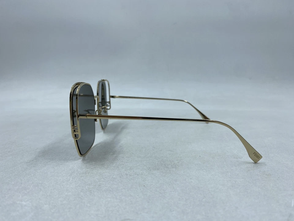 Gafas de sol Fendi para mujer con estampado dorado Foto 4 de 4