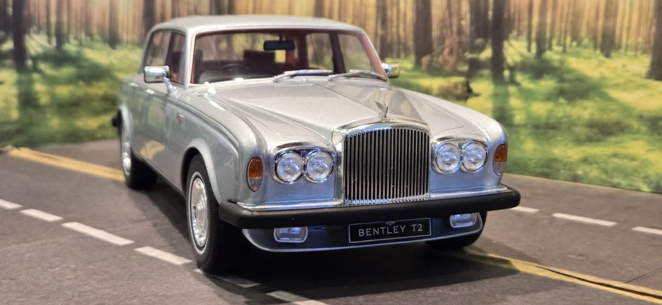 Modelo de carrocería sellada RARO 1/18 GT Spirit Bentley T2 plateado #451/504 Foto 2 de 4