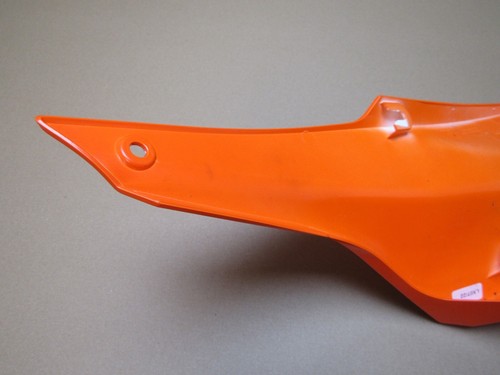Panel de carenado lado derecho KTM 1290 Super Duke R 22 2022 1.152 millas (10192) - Imagen 12 de 12