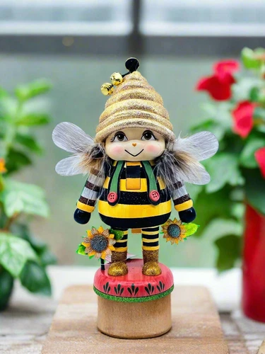 Kurt Adler Hollywood Nutcracker: Little Bee Kid, HA0781