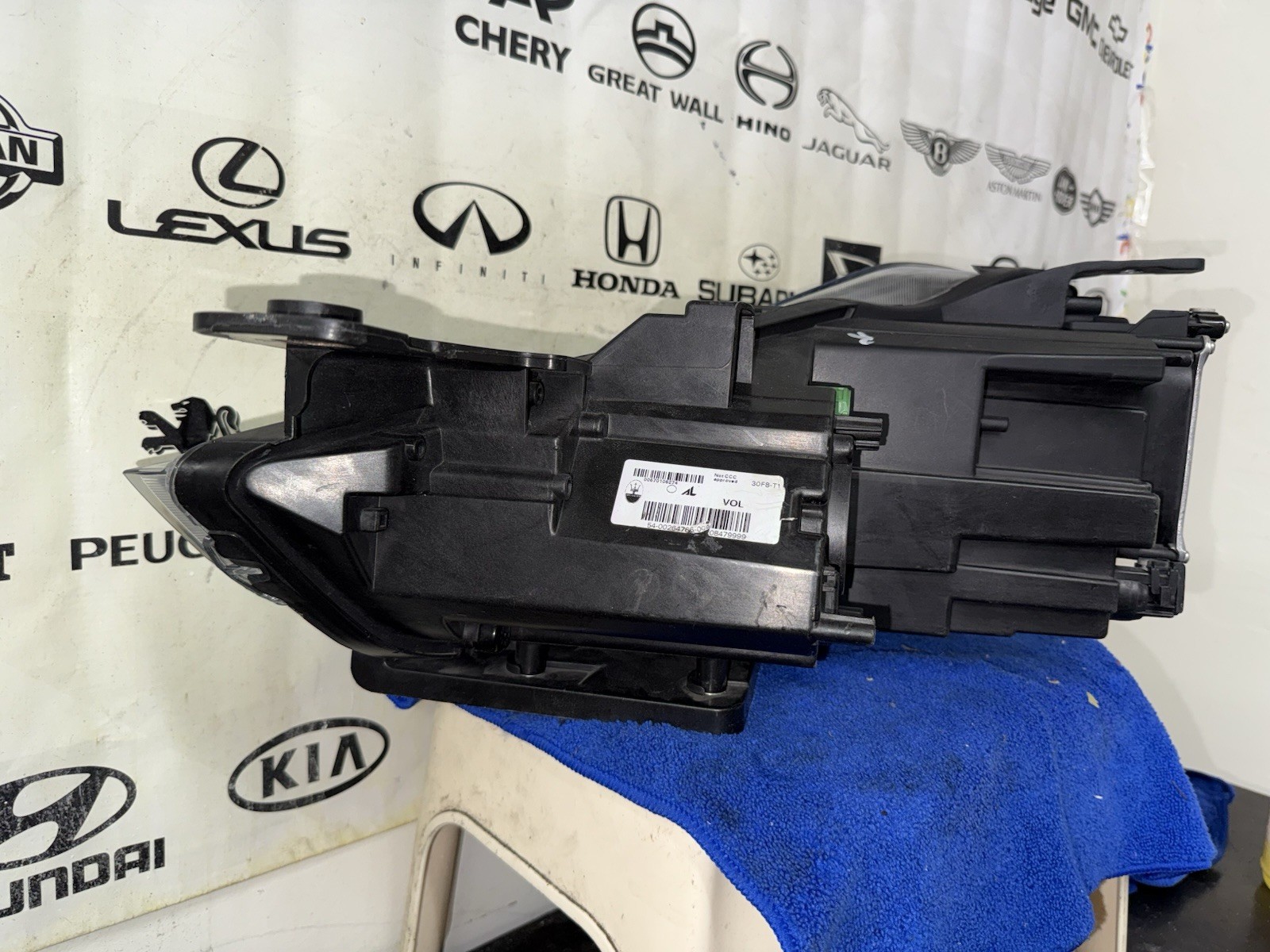 Maserati Ghibli 2014-2017 Front Right Upper Headlight ballast
