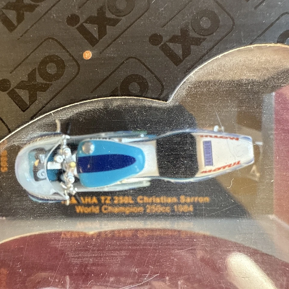 IXO Yamaha TZ 250L Christian Sarron 1984 y motocicleta de carreras diecast escala 1:2 Foto 4 de 4