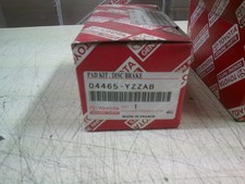 TOYOTA COROLLA PICNIC RAV4 CARINA CAMRY FRONT BRAKE PADS NEW GENUINE 04465-YZZAB