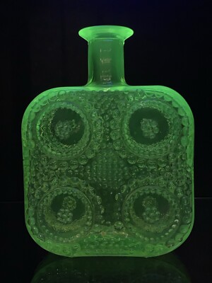 Riihimaen Lasi Finland Nanny Still Design Uranium Glass ''Grapponia'' Pullo Bottle