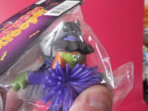 5 ANTIGUOS FAVORES DE FIESTA DE HALLOWEEN CLÁSICO ""PARACAIDISTAS DE HALLOWEEN"" 2,5" DE ALTO" - Imagen 6 de 7