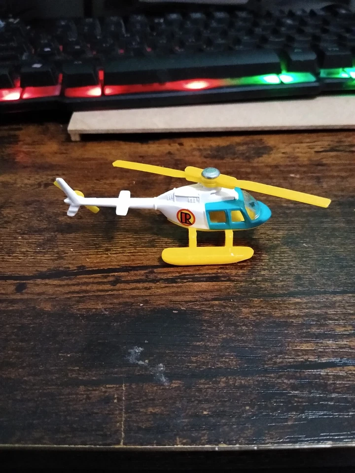 1993 Corgi Auto City #93177 (1993 Mattel) James Bond 007 Helicopter free ship - Image 2 of 2