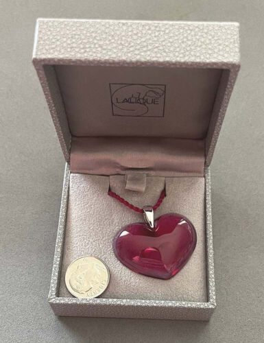 Auténtico Collar Colgante de Cristal Corazón LALIQUE Francia Fuschia Rosa Tierno Nuevo en Caja - Imagen 2 de 6