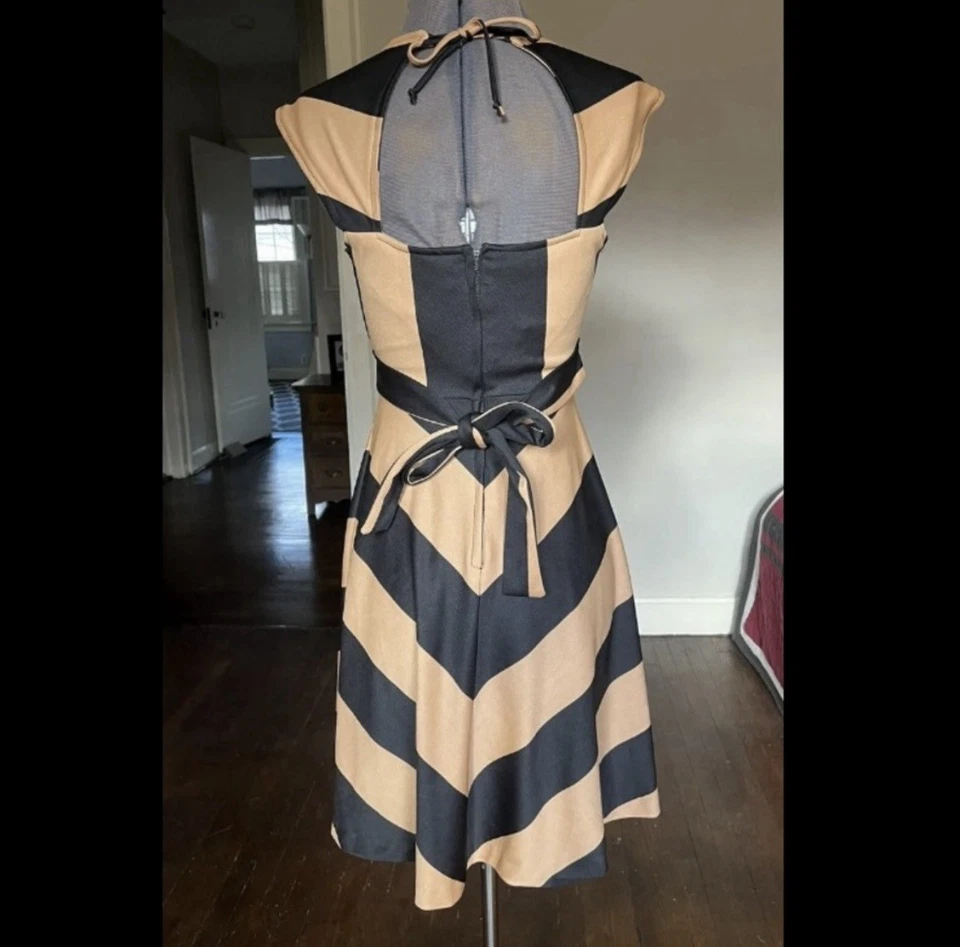 Vintage 70s Black and Tan Chevron Dress - Image 3 of 4