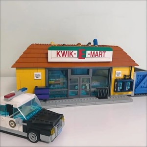 Simpsons Kwik-E-Mart 71016 Blocs de construction de magasins de commodité 2179PCS + 6 Chiffres