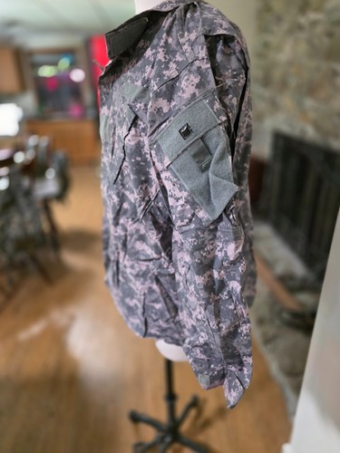 Authentic US Army Issue - ACU Uniform Set - Picture 11 of 14