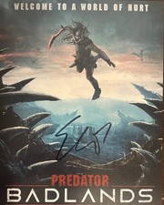 Predator Badlands ELLE FANNING SIGNED 8x10 Photo - PROOF