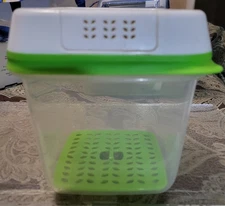 Rubbermaid FreshWorks Keeper Container 6.3 Cup & Bottom Grid Spacer