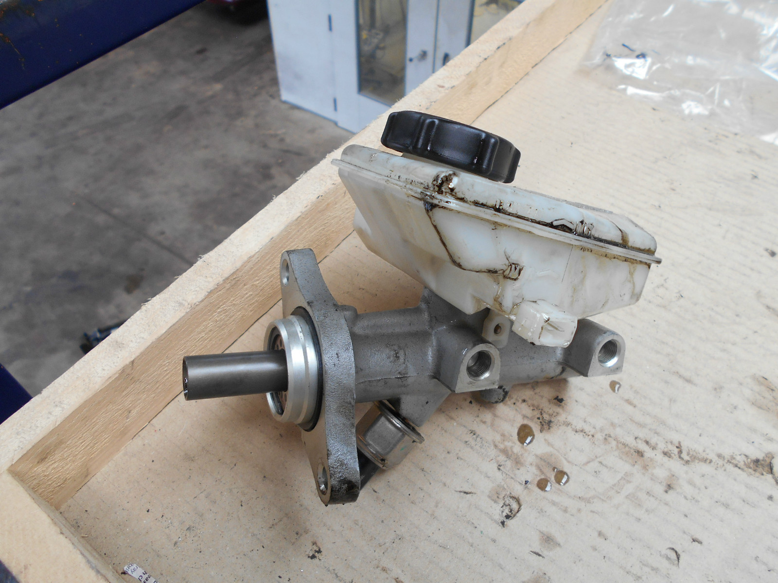 Jaguar XJ X308 XK8 XKR Brake Master Cylinder and Brake Fluid Reservoir. No leaks eBay