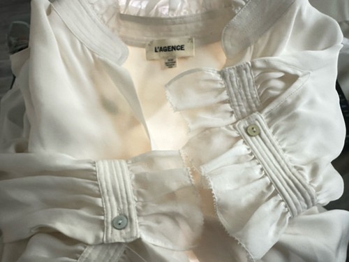 Blusa L’AGENCE Marfil Talla Med Volantes Cuello Puños Abotonados Elastizada Seda - Imagen 1 de 9