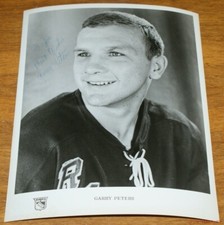 1965 GARRY PETERS AUTOGRAPHED NEW YORK RANGERS HOCKEY PHOTOGRAPH PSA SPENCE LOA
