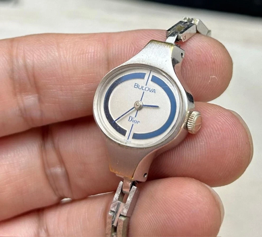 Montre Christian Dior Bulova 22 mm cadran argenté femme ancienne vintage fonctionne
