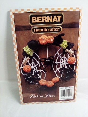 Bernat Handicrafter Around the Seasons Wreaths - Picture 2 of 4