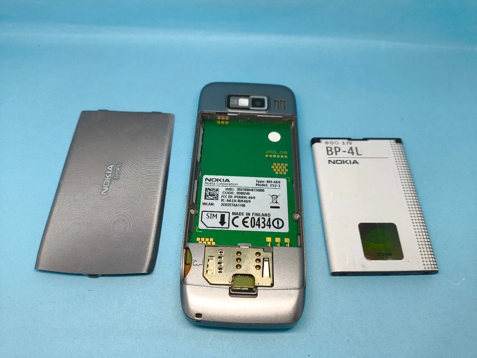 Nokia E52 Unlocked Mobile Phone Very Good Condition - Image 4 of 4