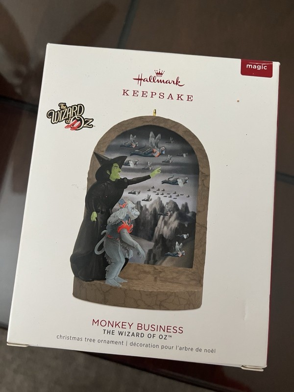 Hallmark Ornament 2018 MONKEY BUSINESS Wizard of Oz Sound Background Depth