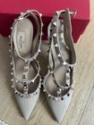 VALENTINO GARAVANI Nude Rockstud Patent T-Strap Pumps Size 38.5 — photo 6