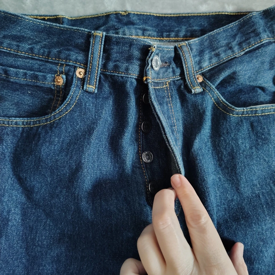 Мужские джинсы Levis 501 на пуговицах темная стирка размер 31x32 - Изображение 2 из 4