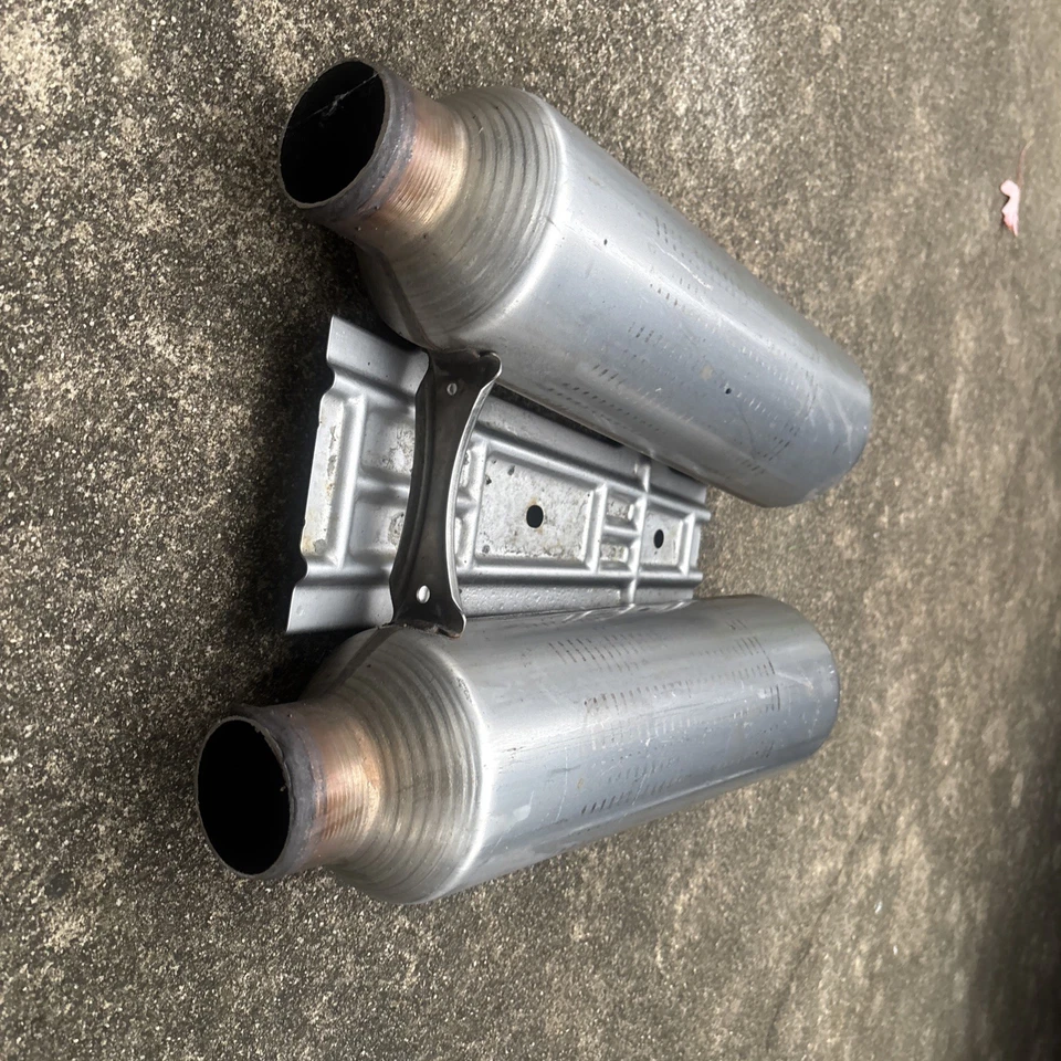 Оригинальные штатные выхлопные резонаторы 2019 Lexus IS 300 F Sport - Изображение 3 из 4