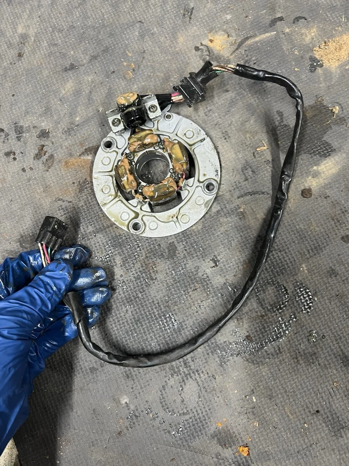 2000 Yamaha YZ 400 gerador de estator 2000 - Imagem 4 de 4