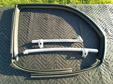 96-02 Toyota 4Runner RH Front Door Window Run Track Channel Weatherstrip OEM