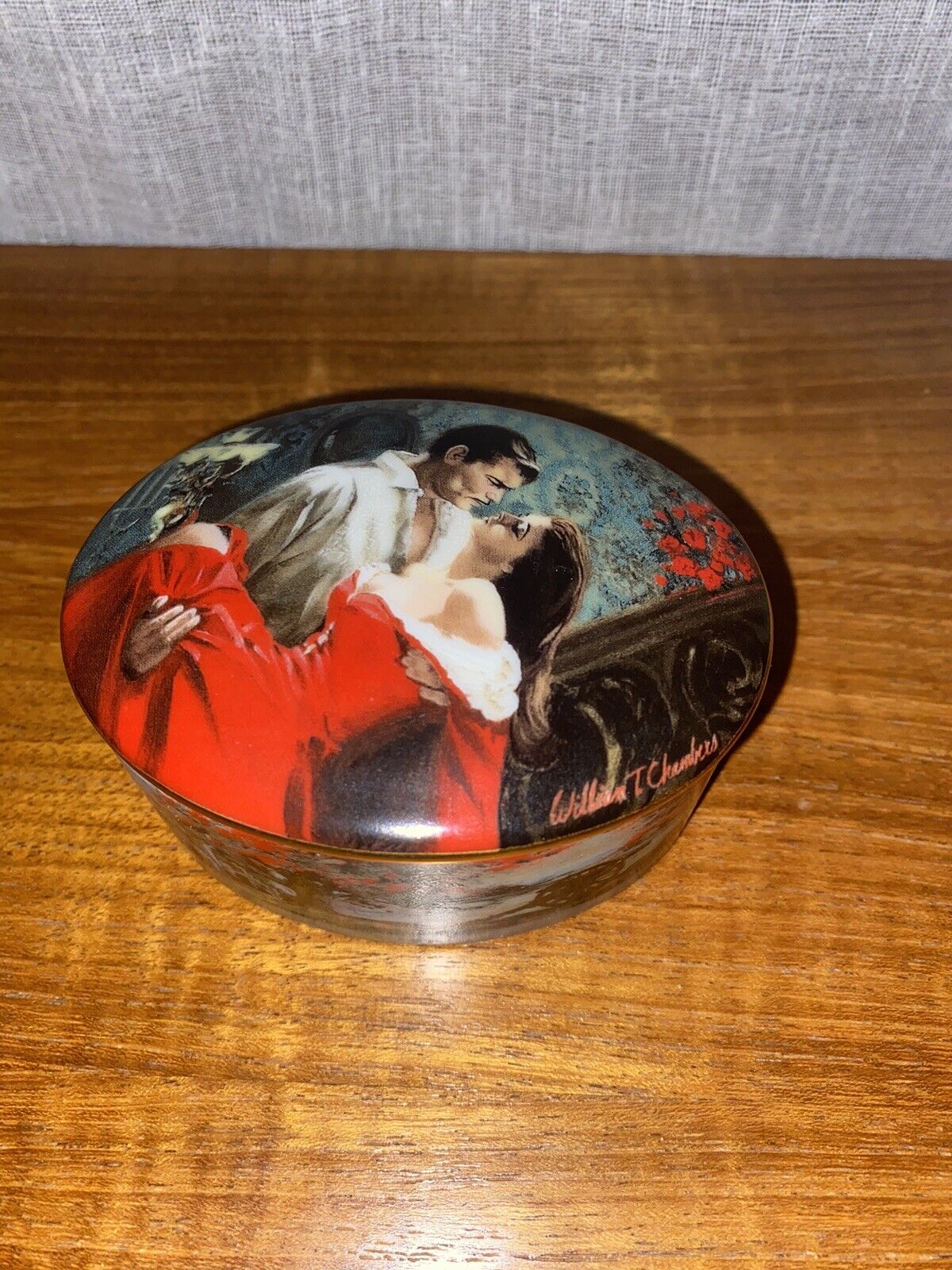 1992 Limited Edition Gone With the Wind Porcelain Music Box Scarlett and Rhett