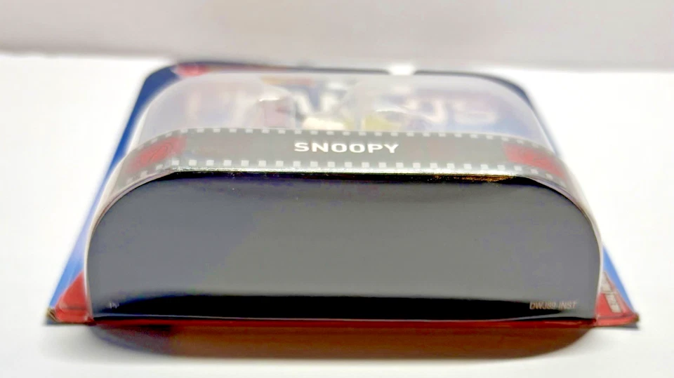 Hot Wheels PEANUTS Snoopy Retro Entertainment con REAL RIDERS Nuevo Sellado 2016 Foto 3 de 4