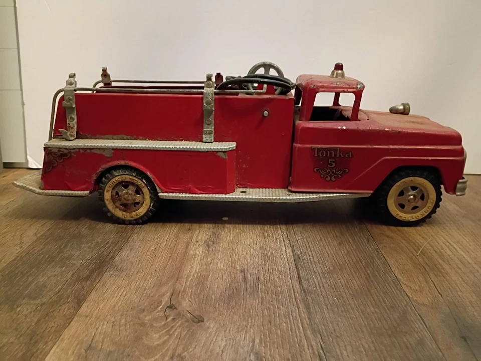 Vintage Tonka Fire Pumper Truck No. 5 Engine Pressed Steel 1962 No Winshield - Image 3 of 4