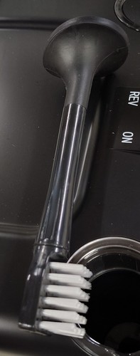 Omega Juicer Cold Press 365 Slow Masticating Vegetable and Fruit Juice Extractor - Picture 9 of 18