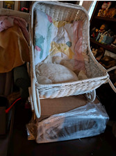White Wicker Doll Carriage Buggy w/ Wheels, Cushion, Pillow & Quilt Bedding VTG