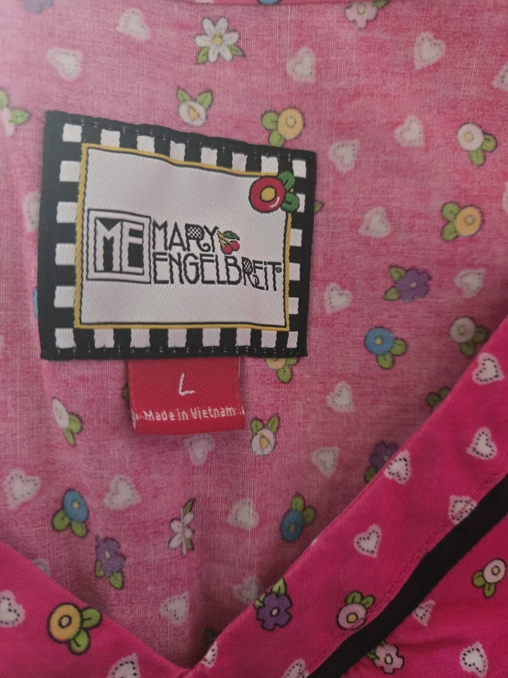 Blusa Médica Mary Engelbreit Talla L-Rosa/Negro Floral-Pecho 23"/L 27" Foto 3 de 4