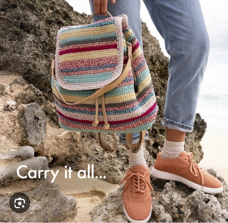 Mochila y billetera The Sak Sayulita de ganchillo, correas ajustables y extraíbles usadas en excelente estado Foto 2 de 4