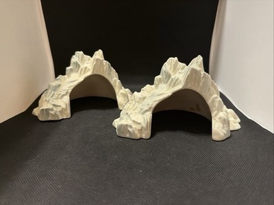 2Hagen Renaker ICE CAVE Miniature Figurine Cream/Blue. 1 Excellent., 1 Two Chips