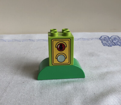 1 X Duplo lego Traffic Light Crossing Green Brick Replacement Toy Part