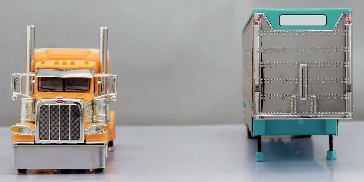 DCP 1/64 Peach Teal Cream Peterbilt 389 Wilson Livestock 60-1911