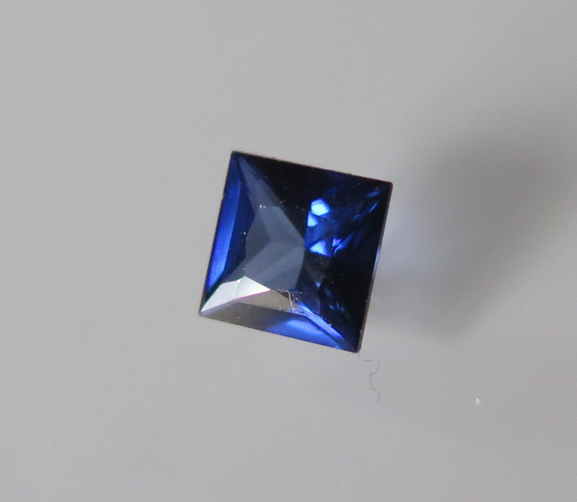 Saphir naturel bleu taille princess 5mm pour bague de mariage moderne