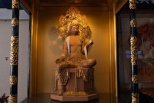Japanese famous 観音 KANNON Wood carving Buddha statue from Japan color Beige