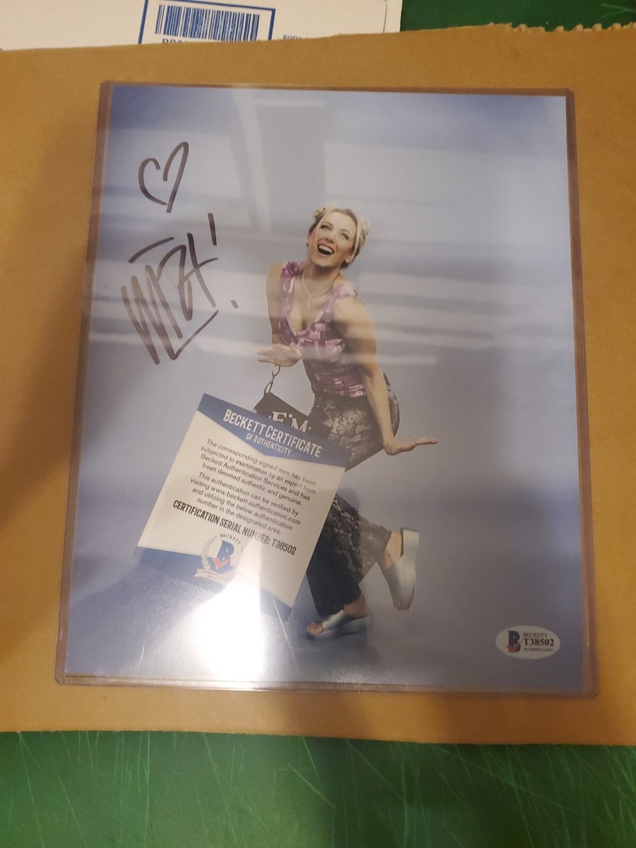 ILIZA SHLESINGER SIGNED 8X10 PHOTO AUTOGRAPHED BECKETT BAS COA
