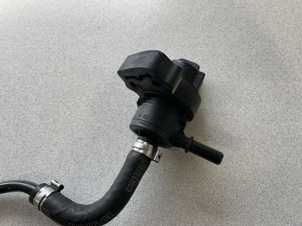 Mercedes-Benz ML320 1998-2003 ~ válvula de control del tanque de combustible ~ A1634700493 ~ pieza OEM Foto 2 de 4