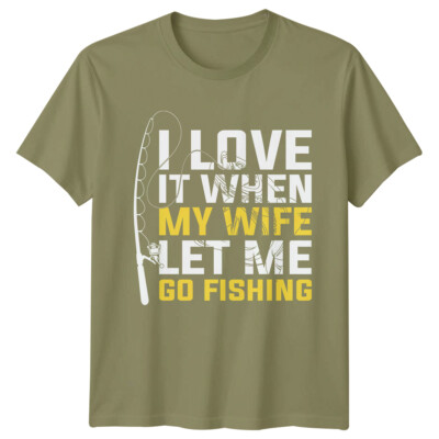 I Love It When My Wife Lets Me Go Fishing Herren T-Shirt