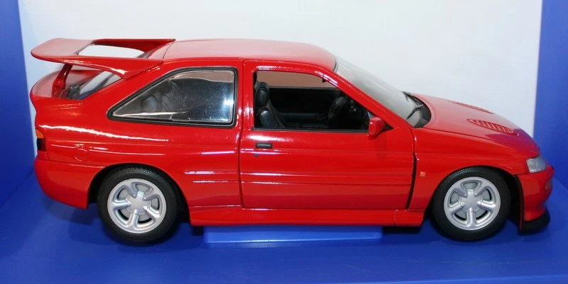 UT Models 1/18 Scale - 180 082102 Ford Escort Cosworth - Red - Image 4 of 4
