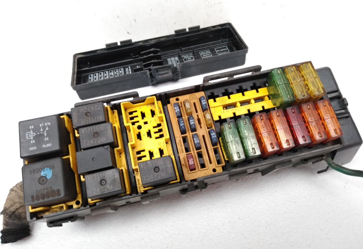 56009742AF Jeep 2000 2001 Cherokee XJ Classic Sport Fuse Box