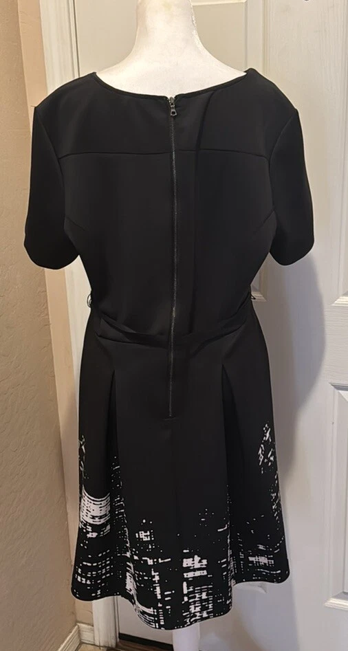 Elie Tahari Cityscape Dress Stretch 20” P2P 38” Length Size 16 EUC Orig $89 - Image 4 of 4